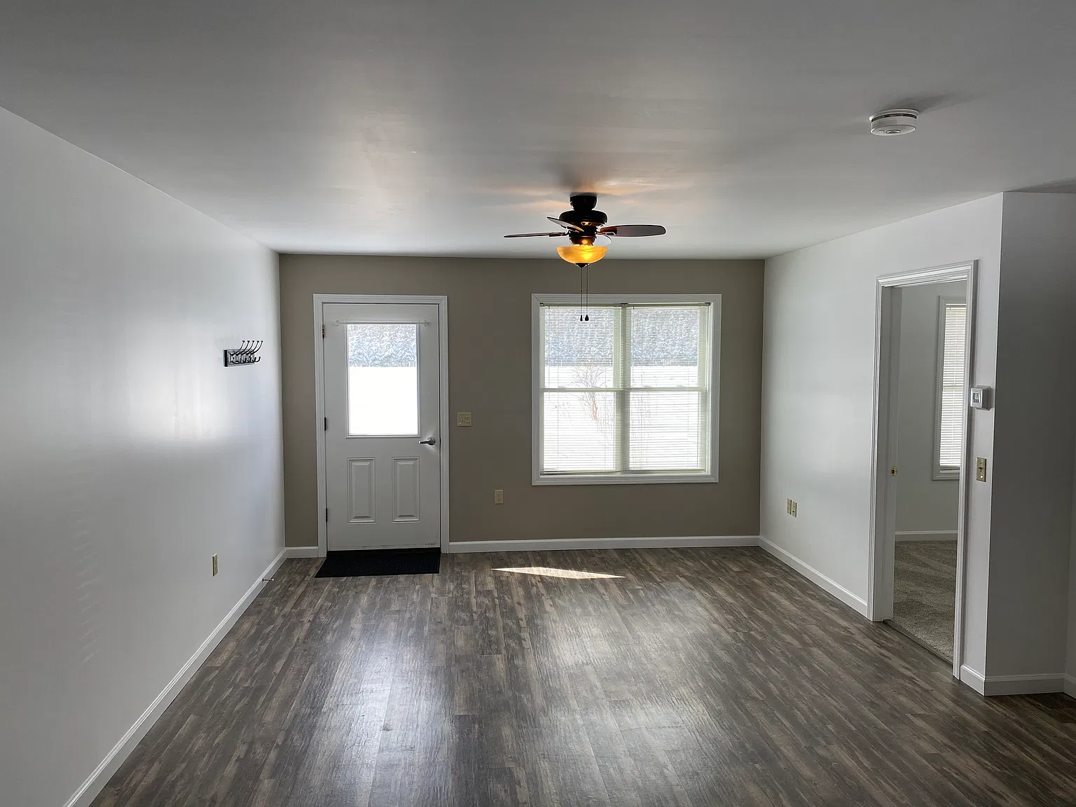 2 bed, 890 sqft, $1,650 — Photo 3