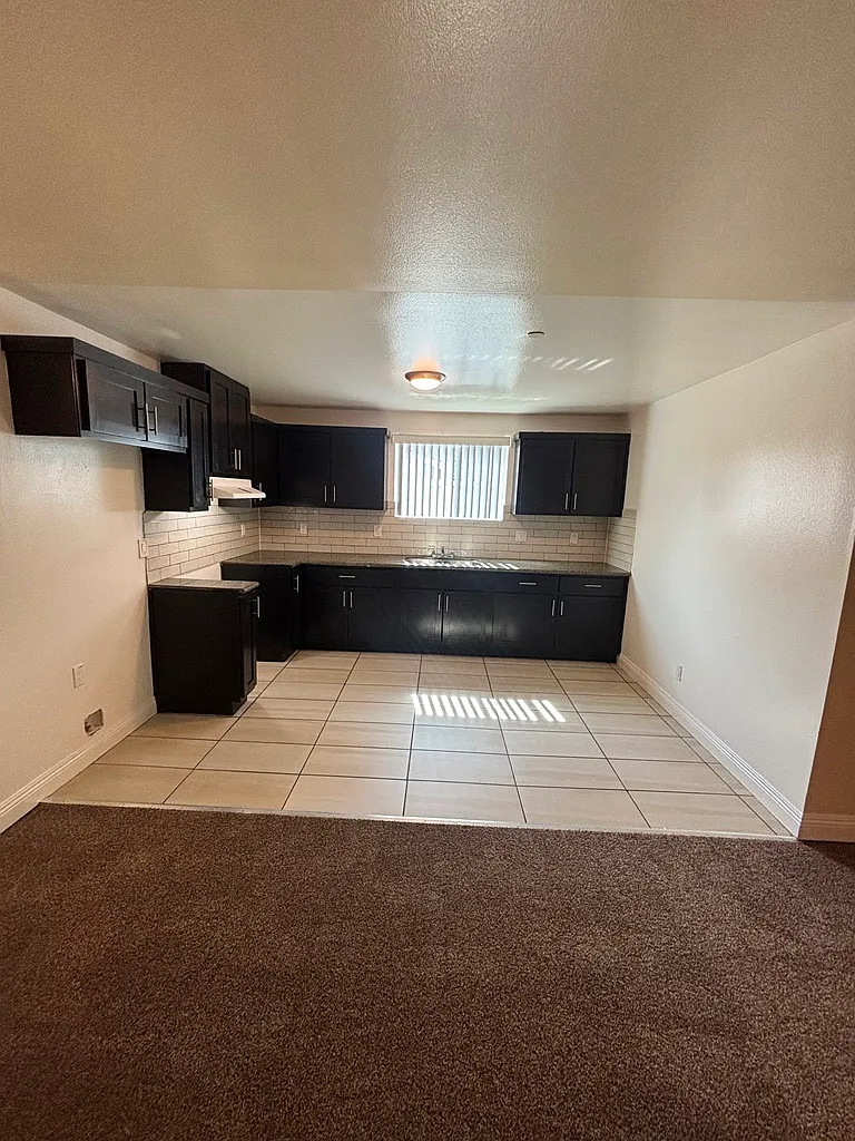 5 bed, 1854 sqft, $3,900 — Photo 4