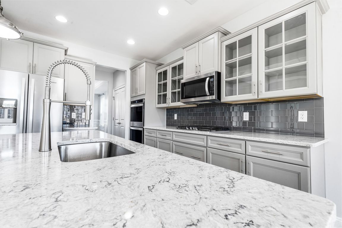 next background image