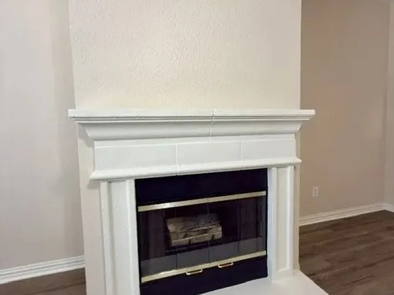 4425 Park Creek Ct — Photo 3