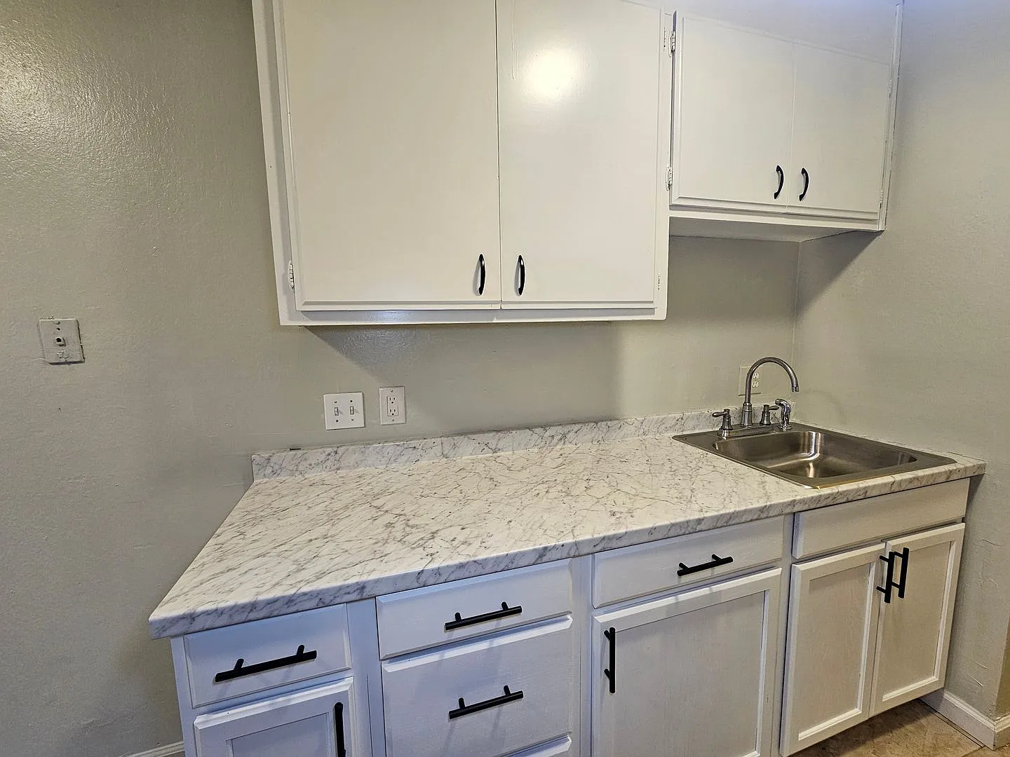 Sunny and Bright 2 Bedroom Townhome in Vallejo CA — Photo 3