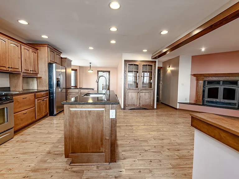 2028 N Cambridge Ave — Photo 7