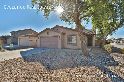 1561 E Maddison Cir Photo 1