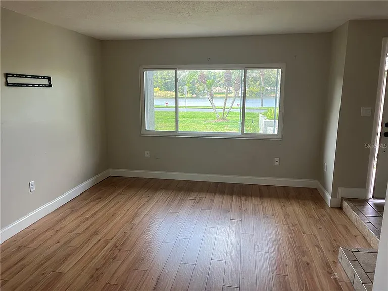 3101 Village Ln — Photo 6