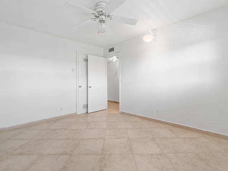 2615 NE 1st Ct #303 — Photo 27