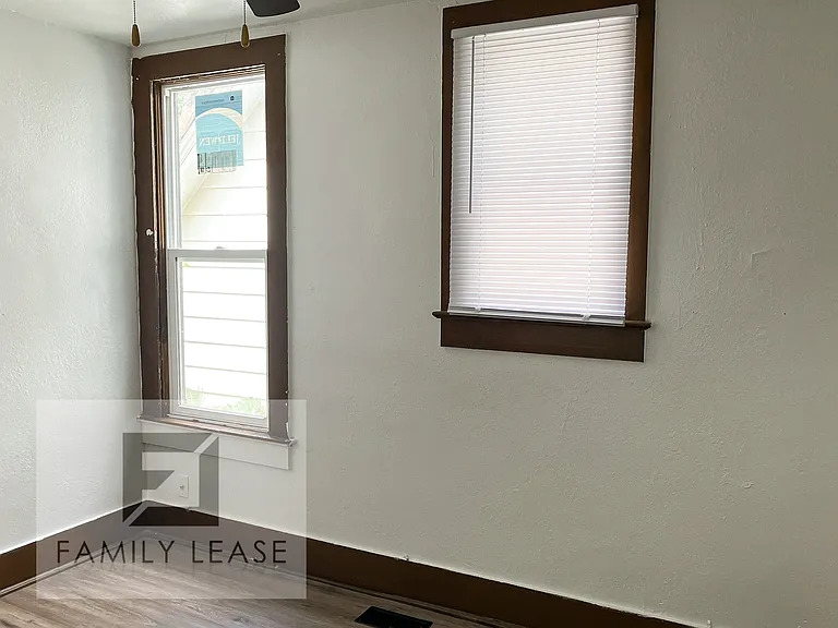 1613 N Edward St — Photo 17
