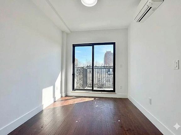 3rd image of 2114 Fulton St #2B
