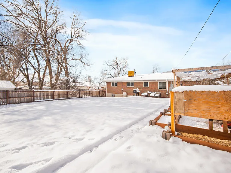 638 Dove Pl — Photo 39