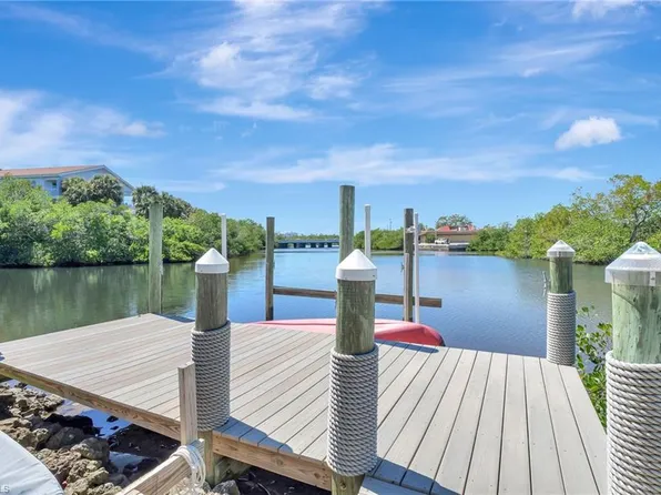 193 Cocohatchee ST, NAPLES, FL 34110