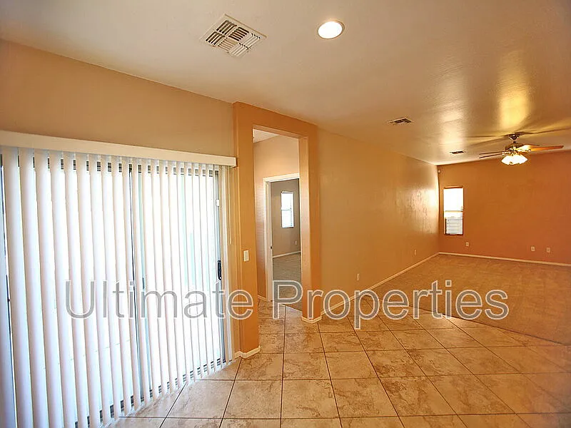 3 bed, 2.0 bath, 1587 sqft, $2,045 — Photo 4