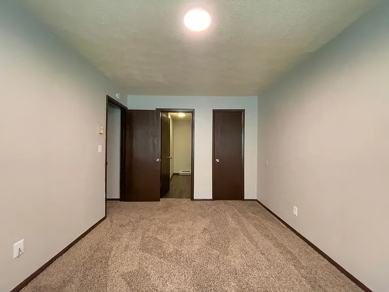 East Memorial Apartments — Photo 23