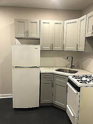 4th image of 324 1/2 E 8th St #3C