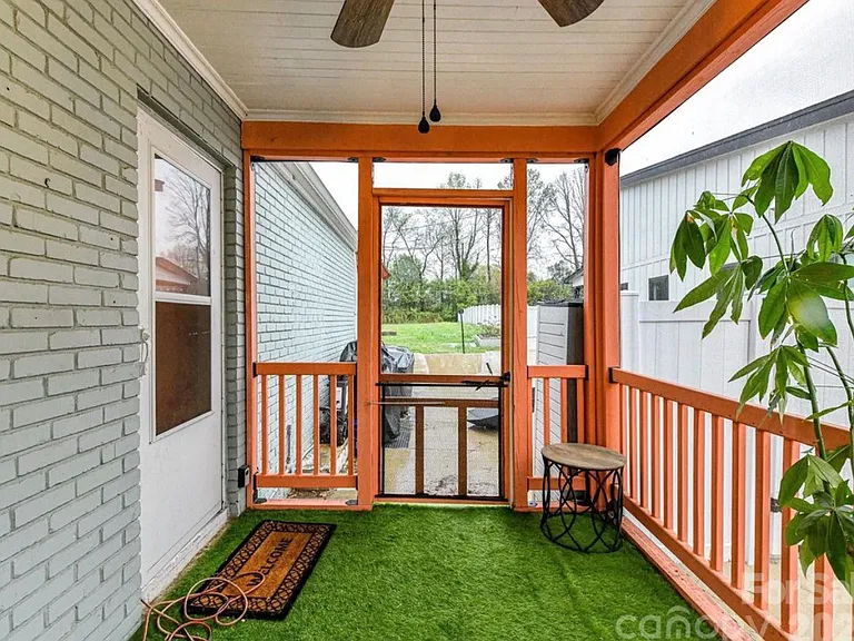 1240 Skyview Rd — Photo 18
