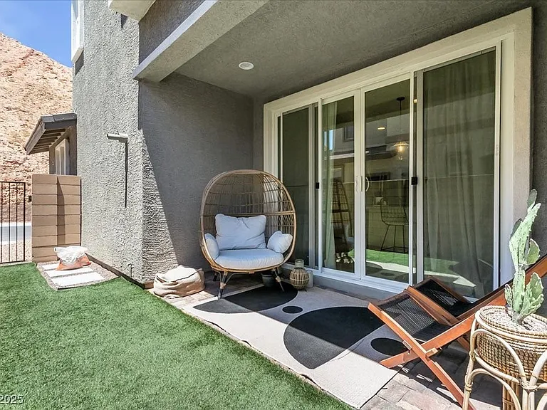 92 Kimberlite Dr — Photo 2
