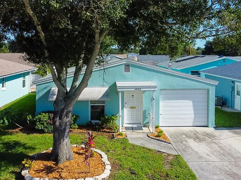 1008 Heron Ct — Photo 2