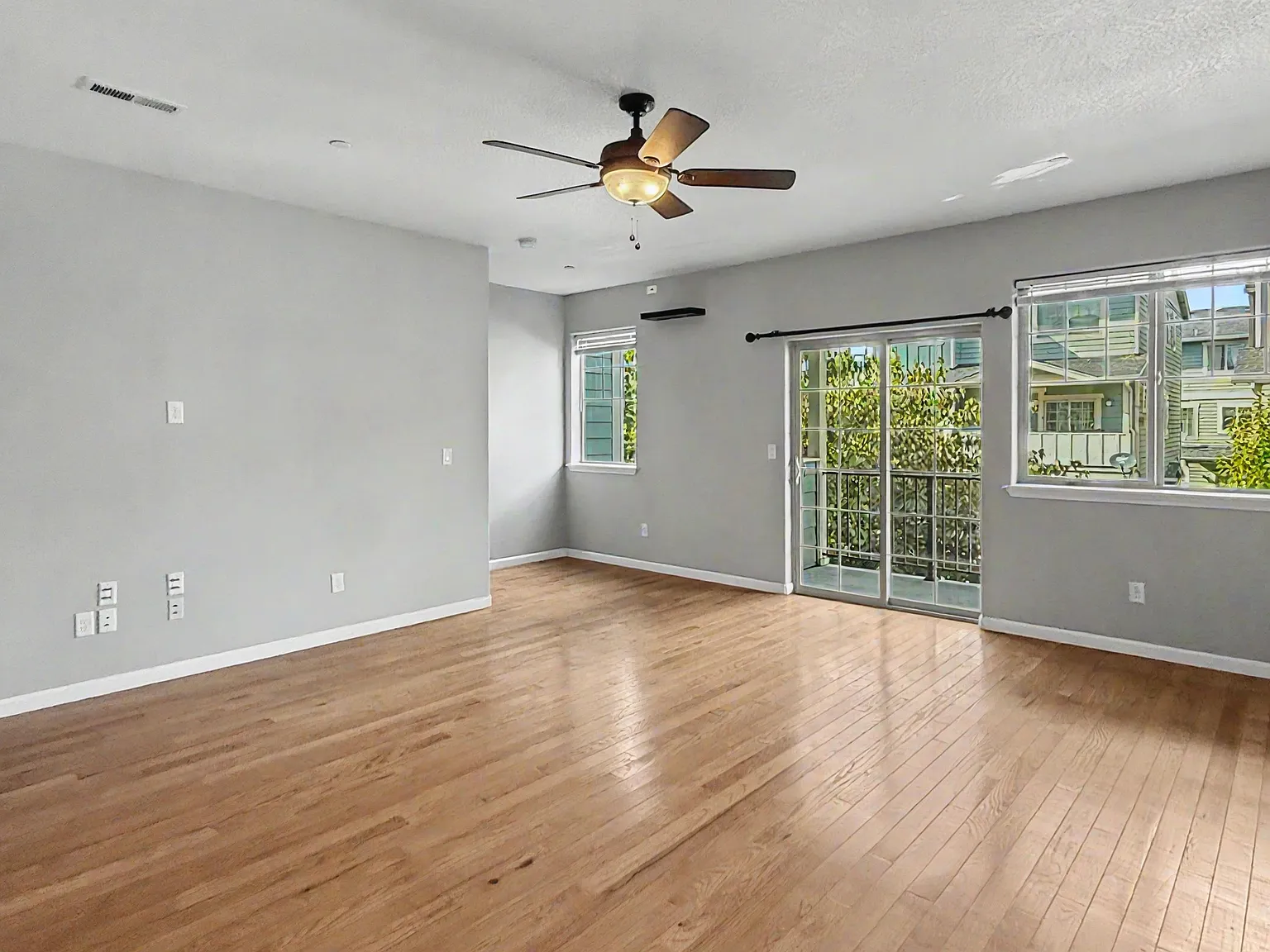 4 bed, 2.5 bath, 1843 sqft, $2,395 — Photo 4