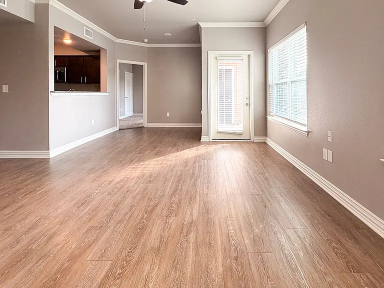 Willow Creek Apartments — Photo 6