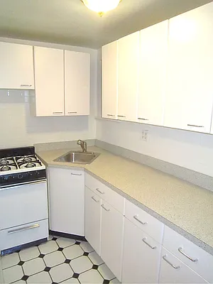 Rented by City Connections Realty | media 4