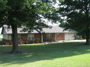 9847 E Palm Tree Rd, Claremore, OK 74019