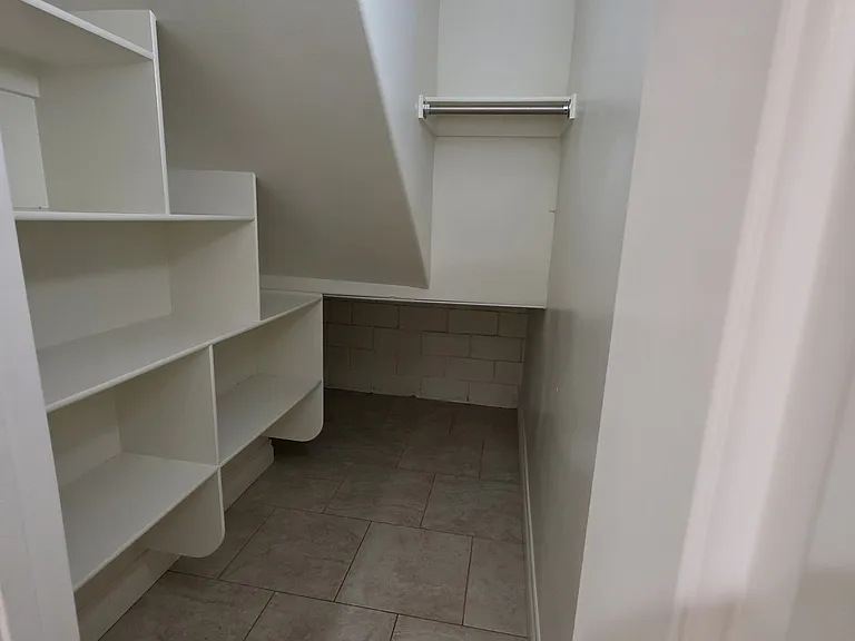 2516 Graham Ave #4 — Photo 8