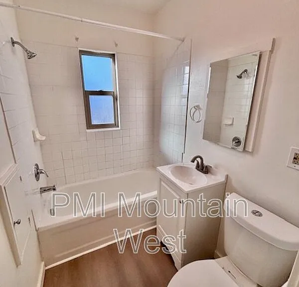 1187 29th St — Photo 11