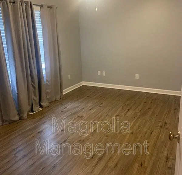 1302 Oakridge Ave — Photo 9