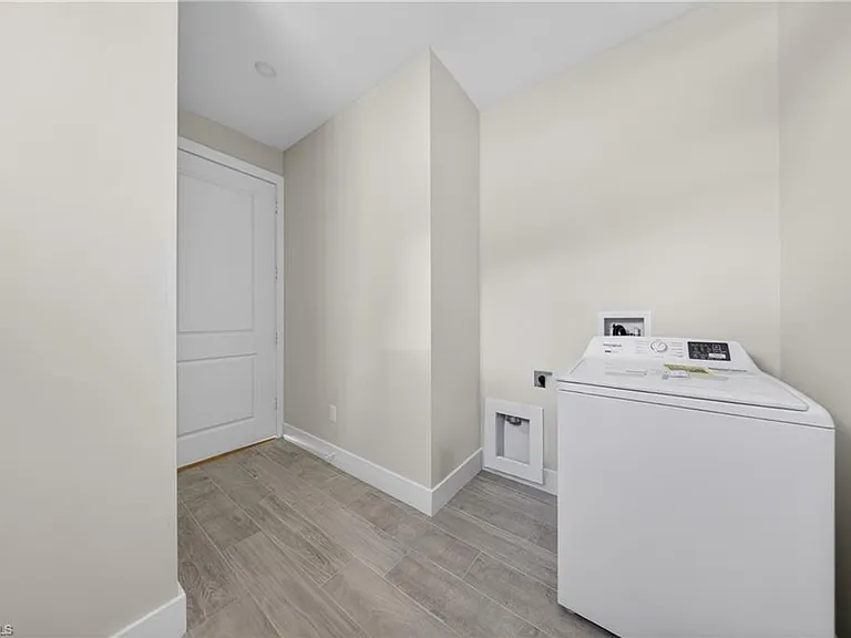 821 Moore Ave — Photo 37