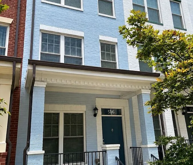 536 Regent Pl NE — Photo 1