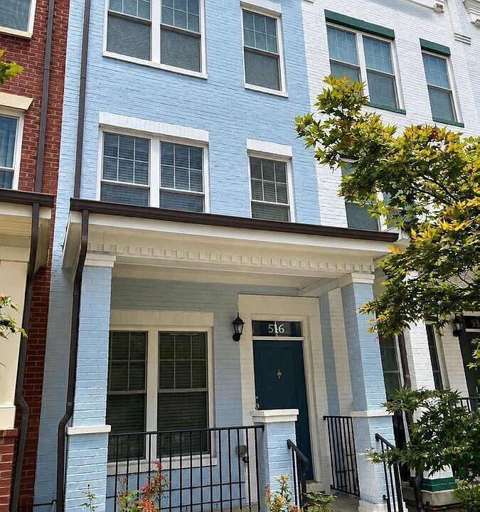 1st image of 536 Regent Pl NE