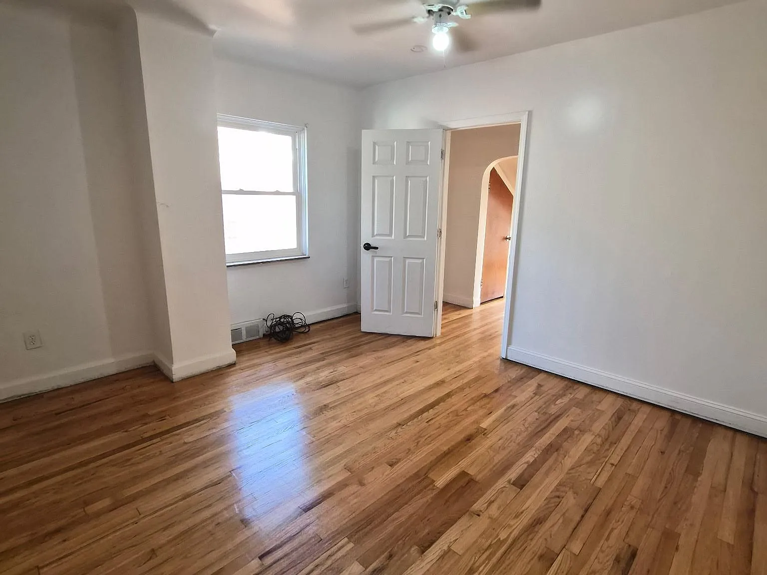 4 bed, 1.0 bath, 1550 sqft, $685 — Photo 2