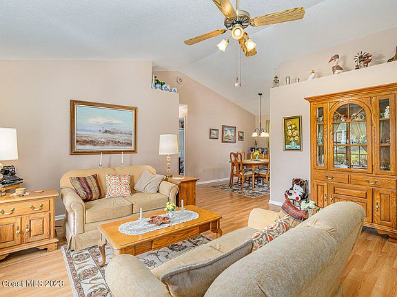 4th image of 1241 Lakeview Dr