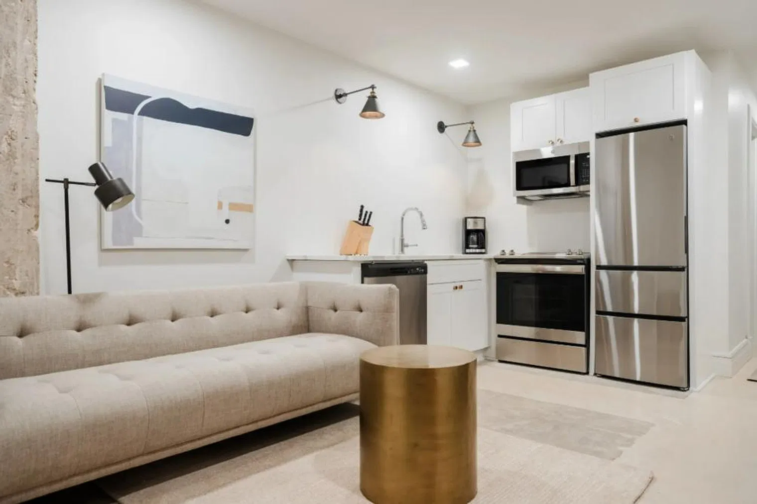 1 bed, 1.0 bath, 301 sqft, $3,889 — Photo 2