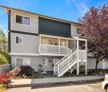 8823 Holly Drive #M206, Everett, WA, 98208