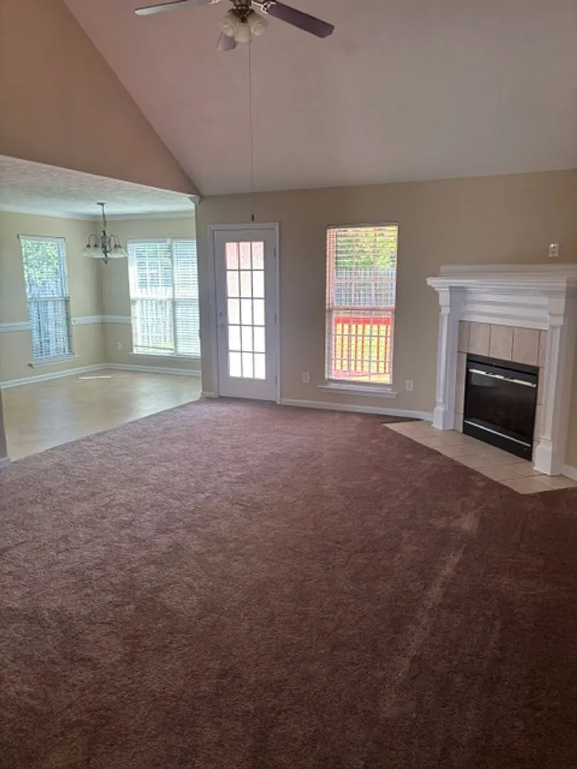 Available Now! - 452 Lory Lane — Photo 3
