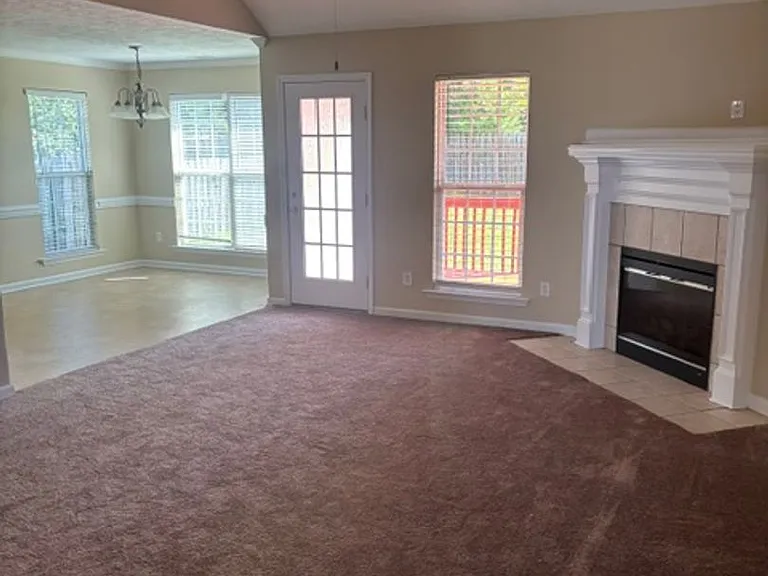 452 Lory Ln — Photo 3