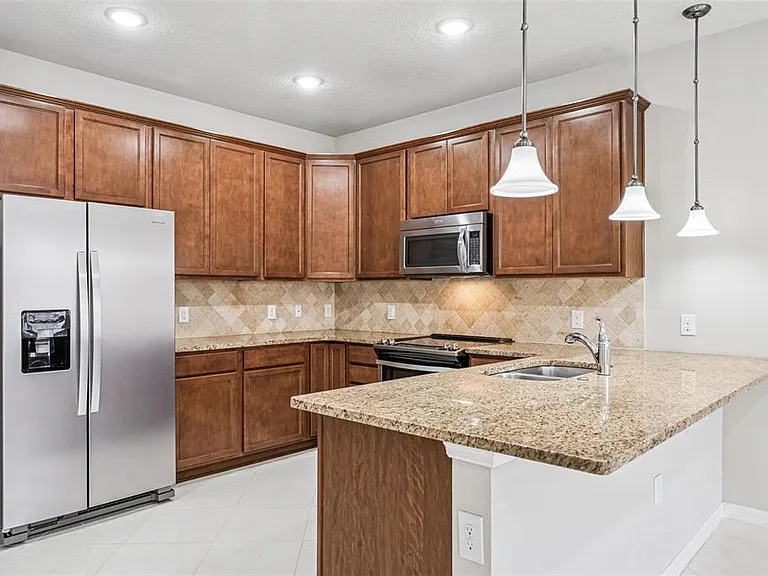 7260 Duxbury Ln — Photo 4