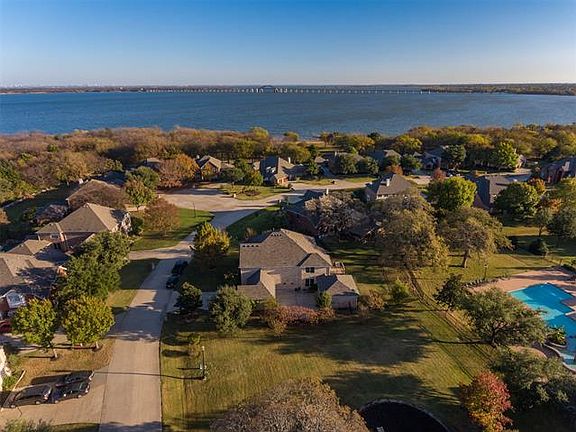 2nd image of 811 Peninsula Bnd