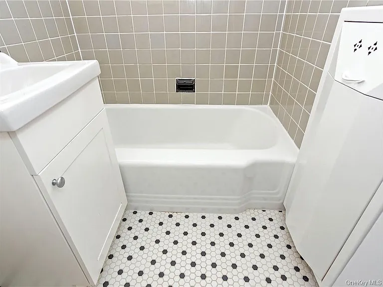 15 Quinby Ave #1E — Photo 12