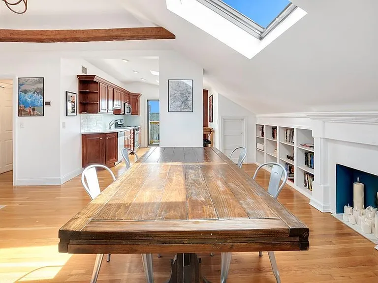 30 Adelaide St #4 — Photo 11