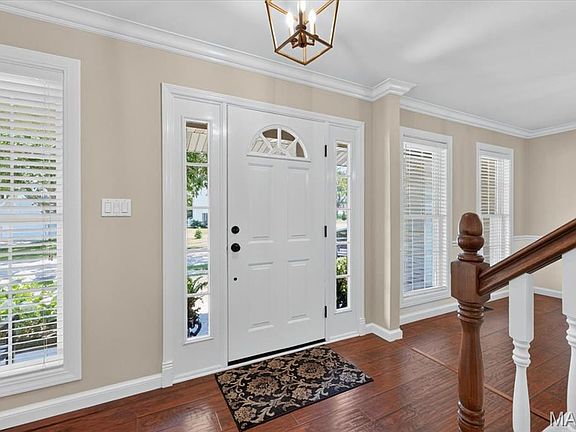 3rd image of 347 Oak Park Village Dr