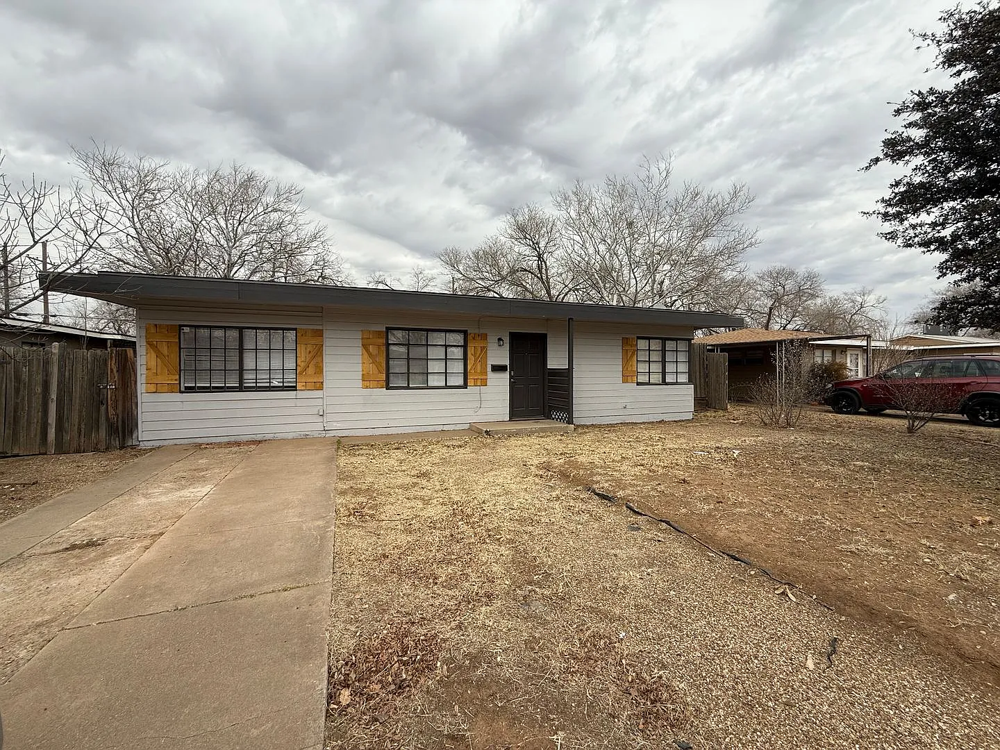 July Move in - Can be leased unfurnished or furnished — Photo 1