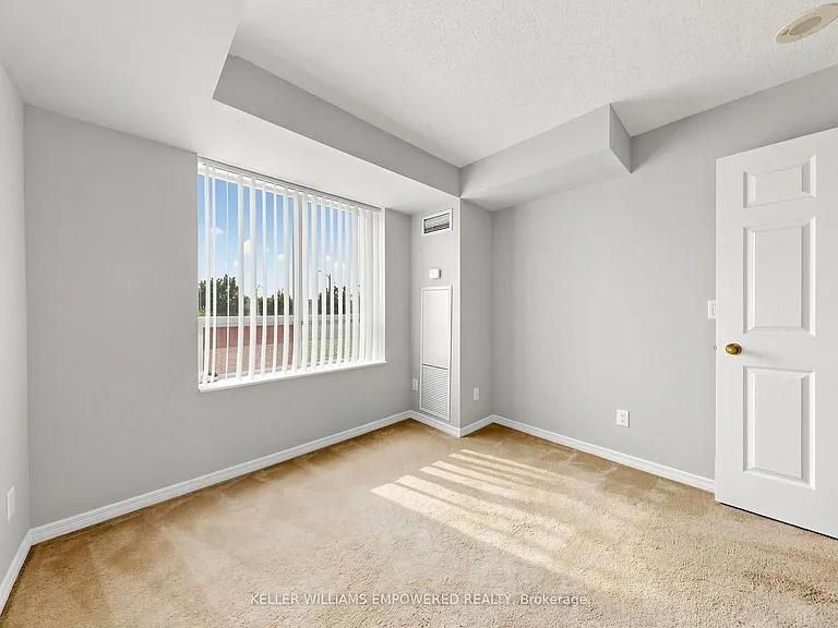 11 Oneida Cres #211 — Photo 18