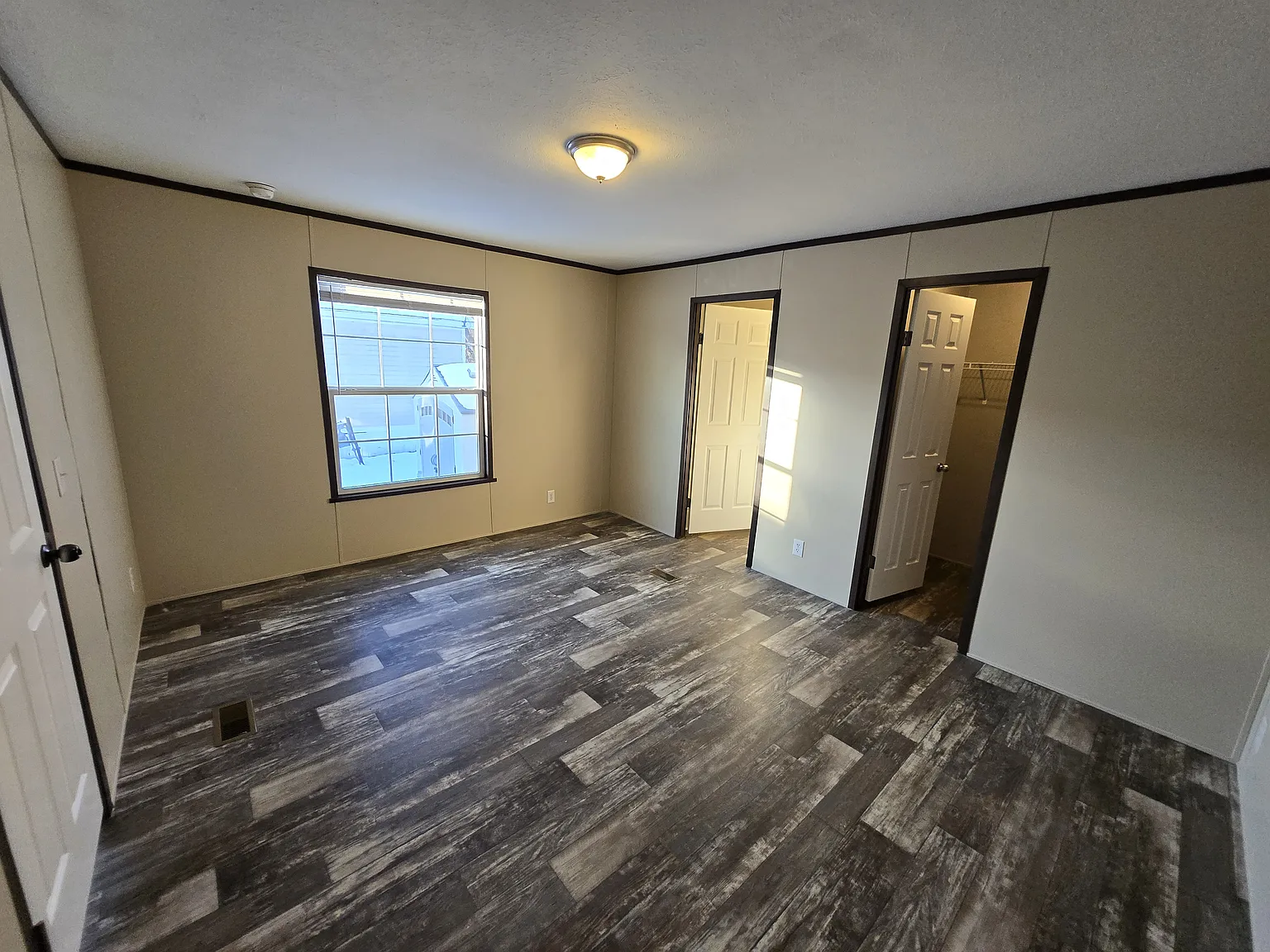 Open-Concept Floor Plan! — Photo 4