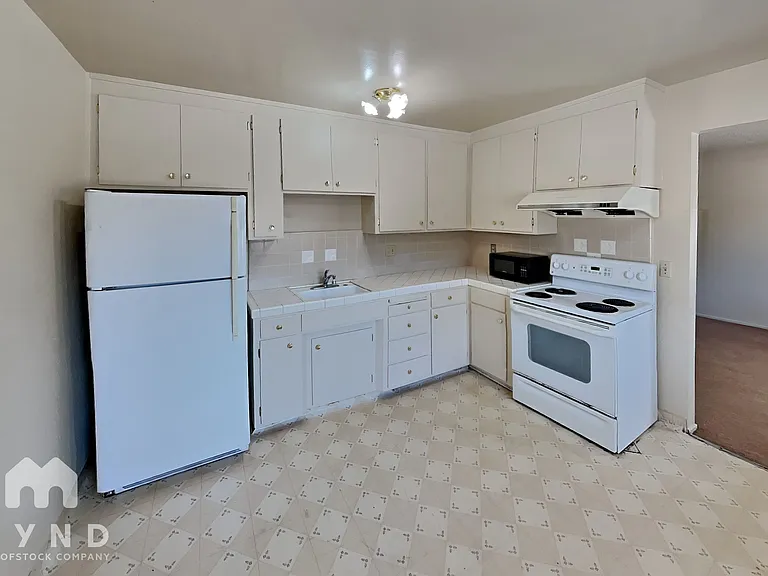 481 Auburn Way #4 — Photo 2