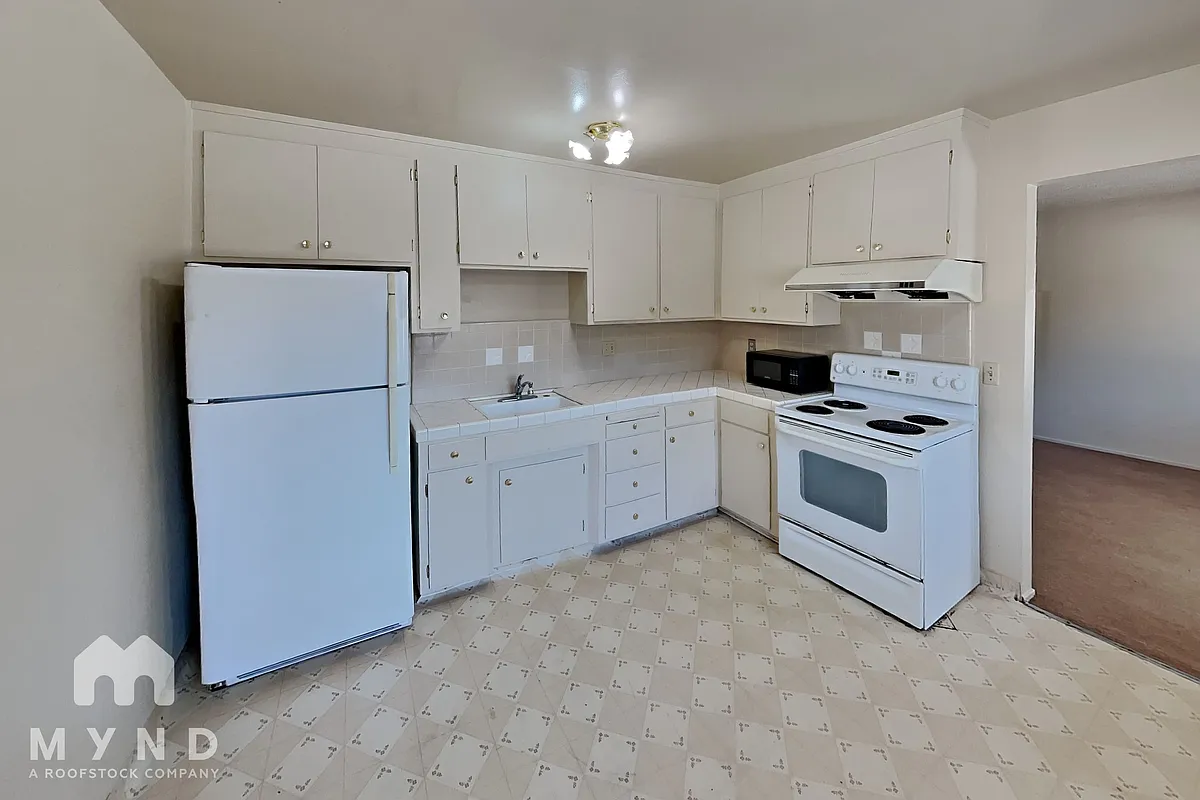 Building Photo - 481 Auburn Way #4
