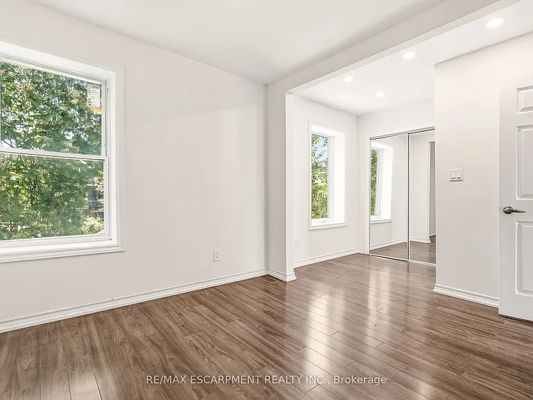 48 Glendale Ave S — Photo 23