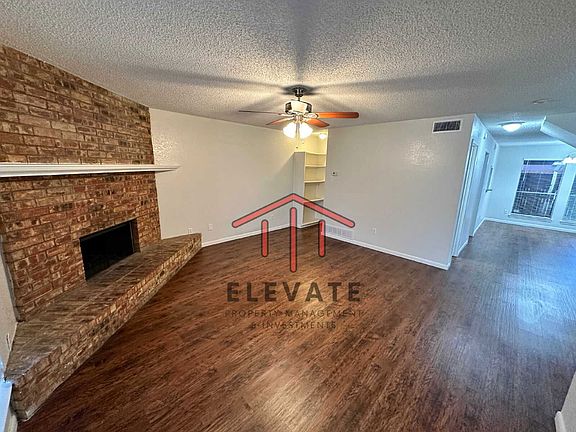 3rd image of 1305 Lovell Dr