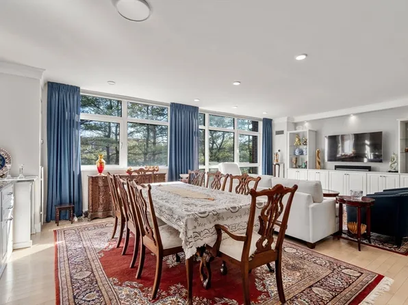 77 Florence St #406S, Newton, MA 02467