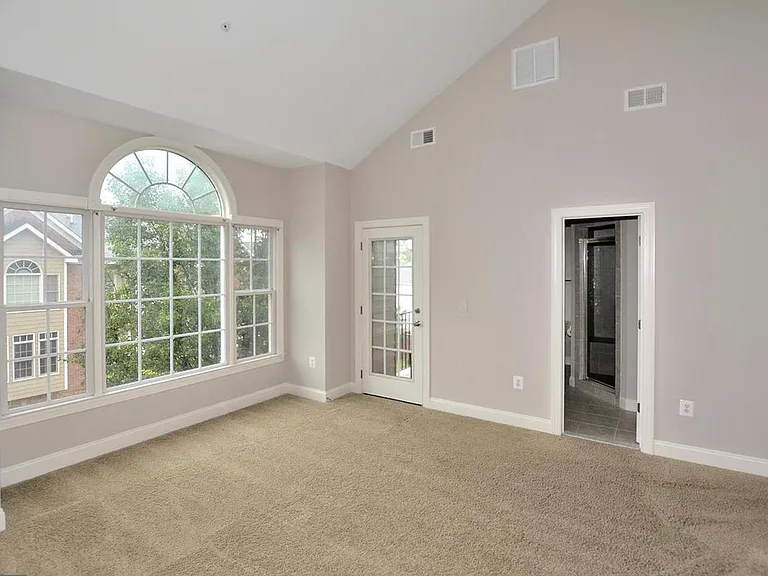 103 Washington Square Ct — Photo 12