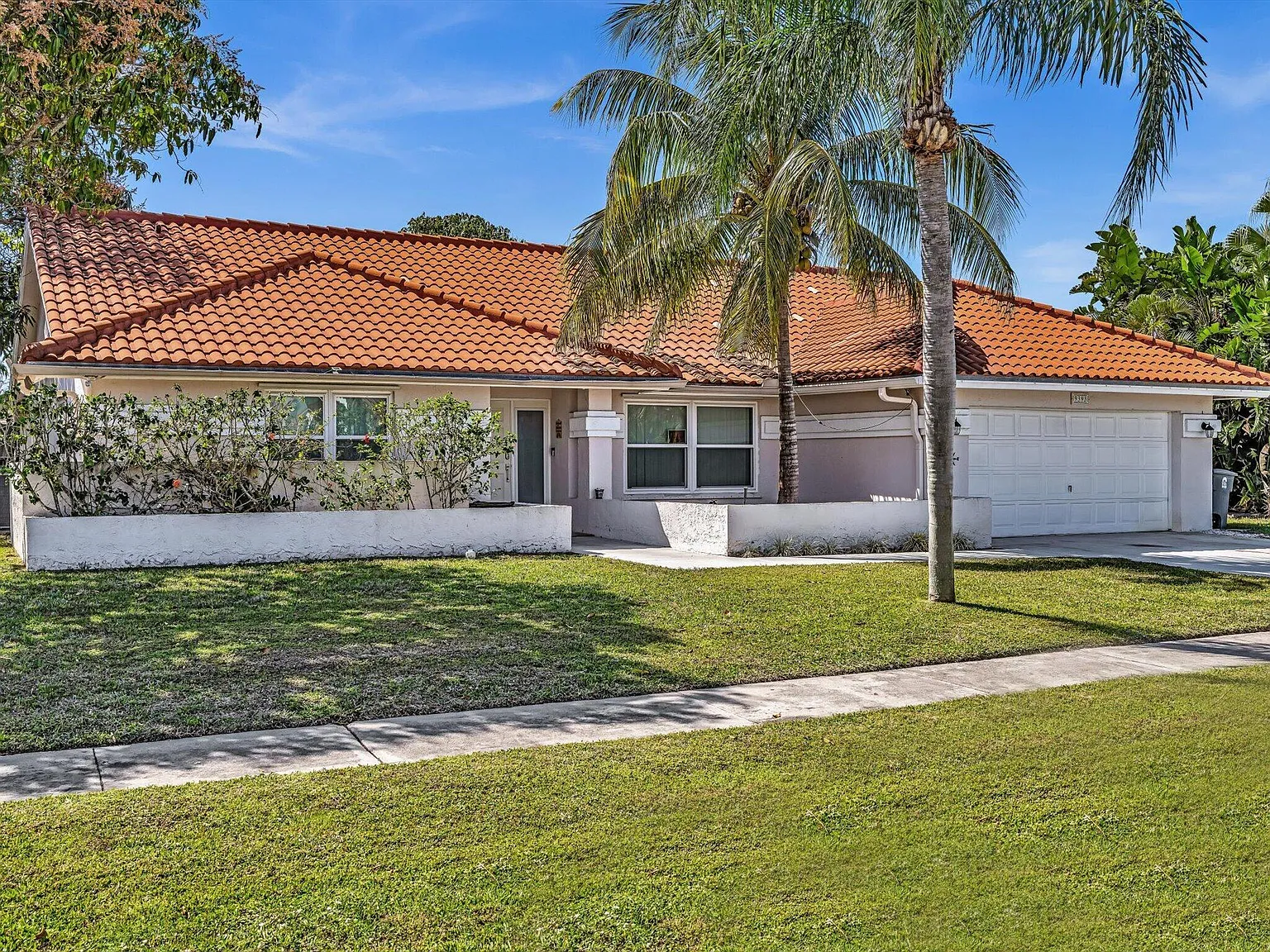 4 bed, 2.0 bath, 2279 sqft, $4,100 — Photo 3